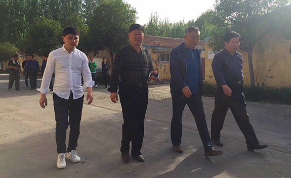 著名酿酒专家栗永清一行来公司进行考查指导